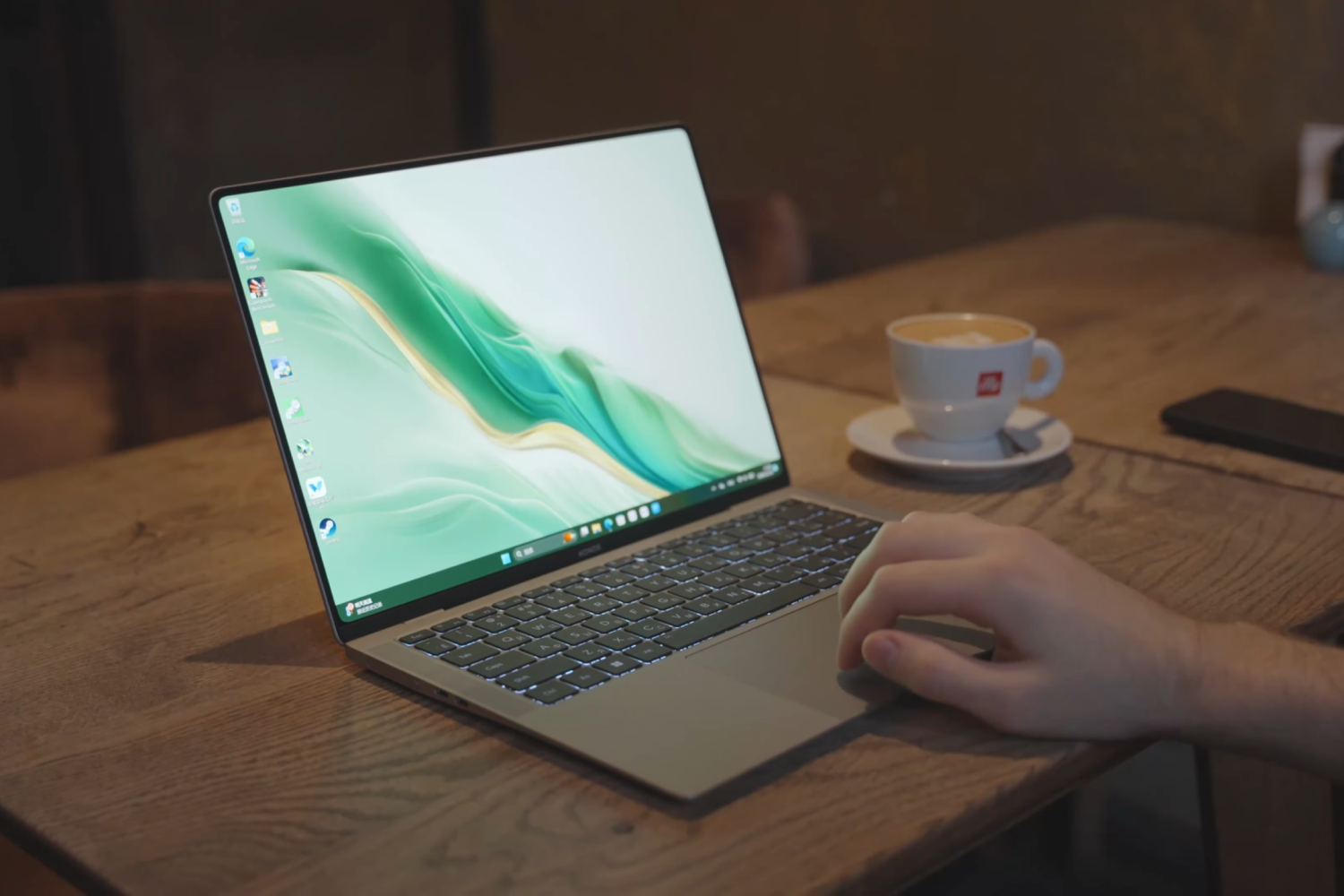 Обзор Honor MagicBook Art 14 2025: Имиджевый ультрабук с уникальным характером!