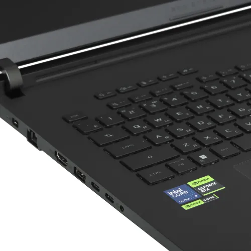 18" Ноутбук ASUS ROG Strix G835LW-SA111W черный