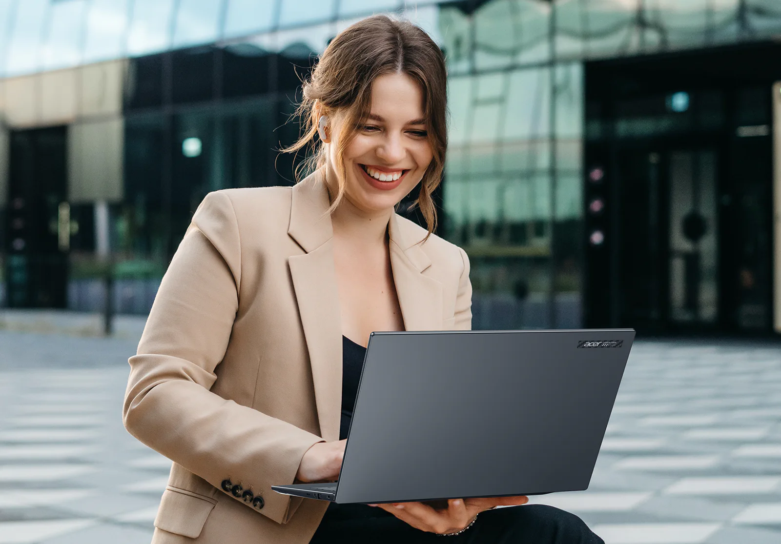 Acer TravelMate P6 14 AI общий вид