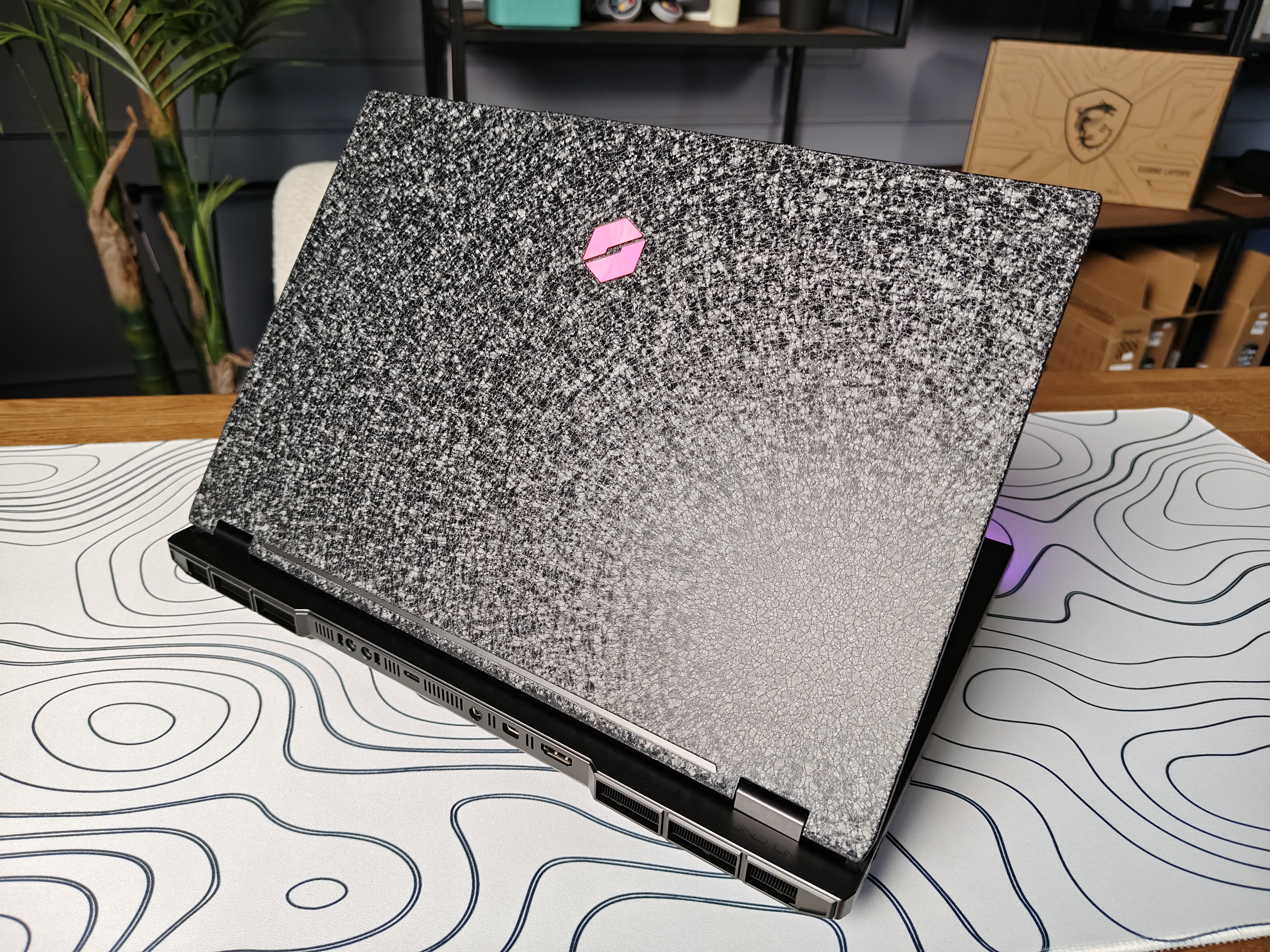 Текстурная пленка на крышке